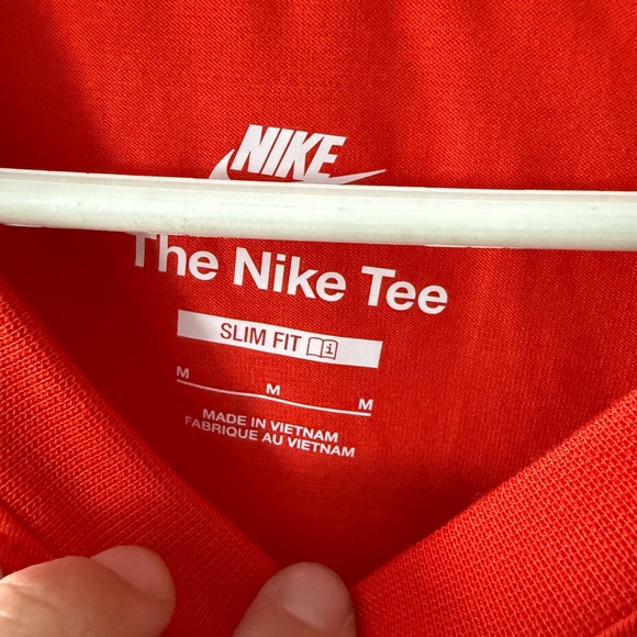 New With Tags, Women’s Size Medium Nike T-Shirt Slim Fit, Is Shorter - Picture 2 of 4